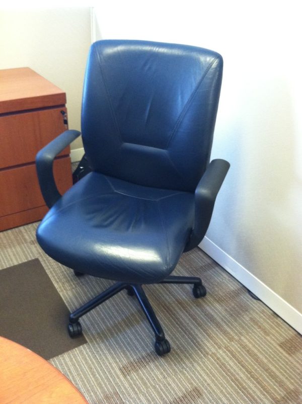 Used Knoll Reff Desk Sets with Leather Executive chair and Side Chair Included 750.00 Philadelphia Pennsylvania