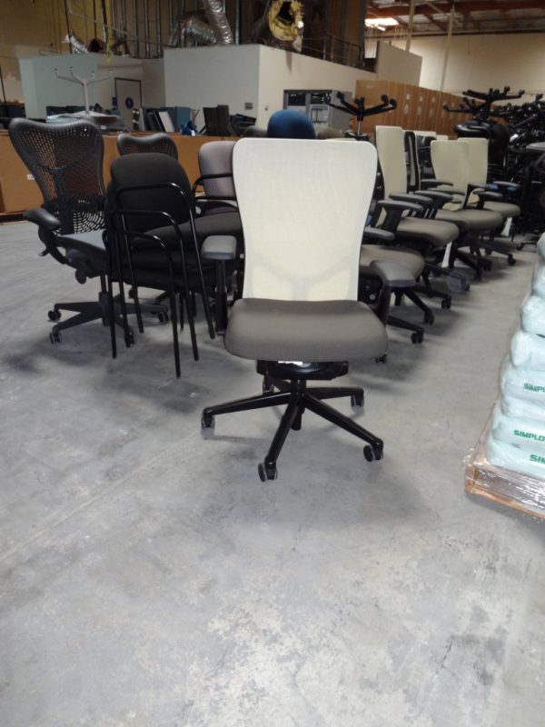 Pre owned Haworth Premise Benching Systems1