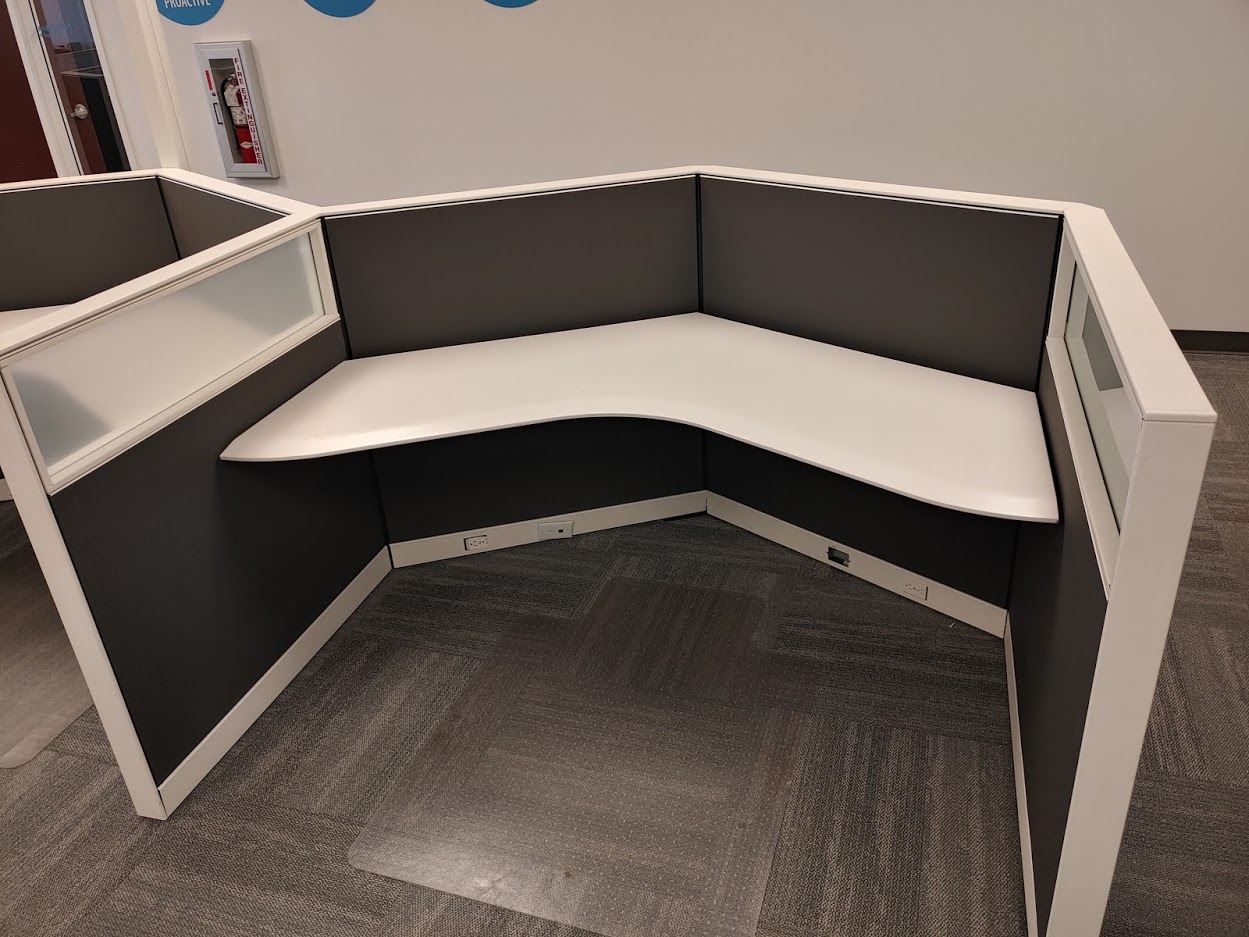 Cubicle with curved desk