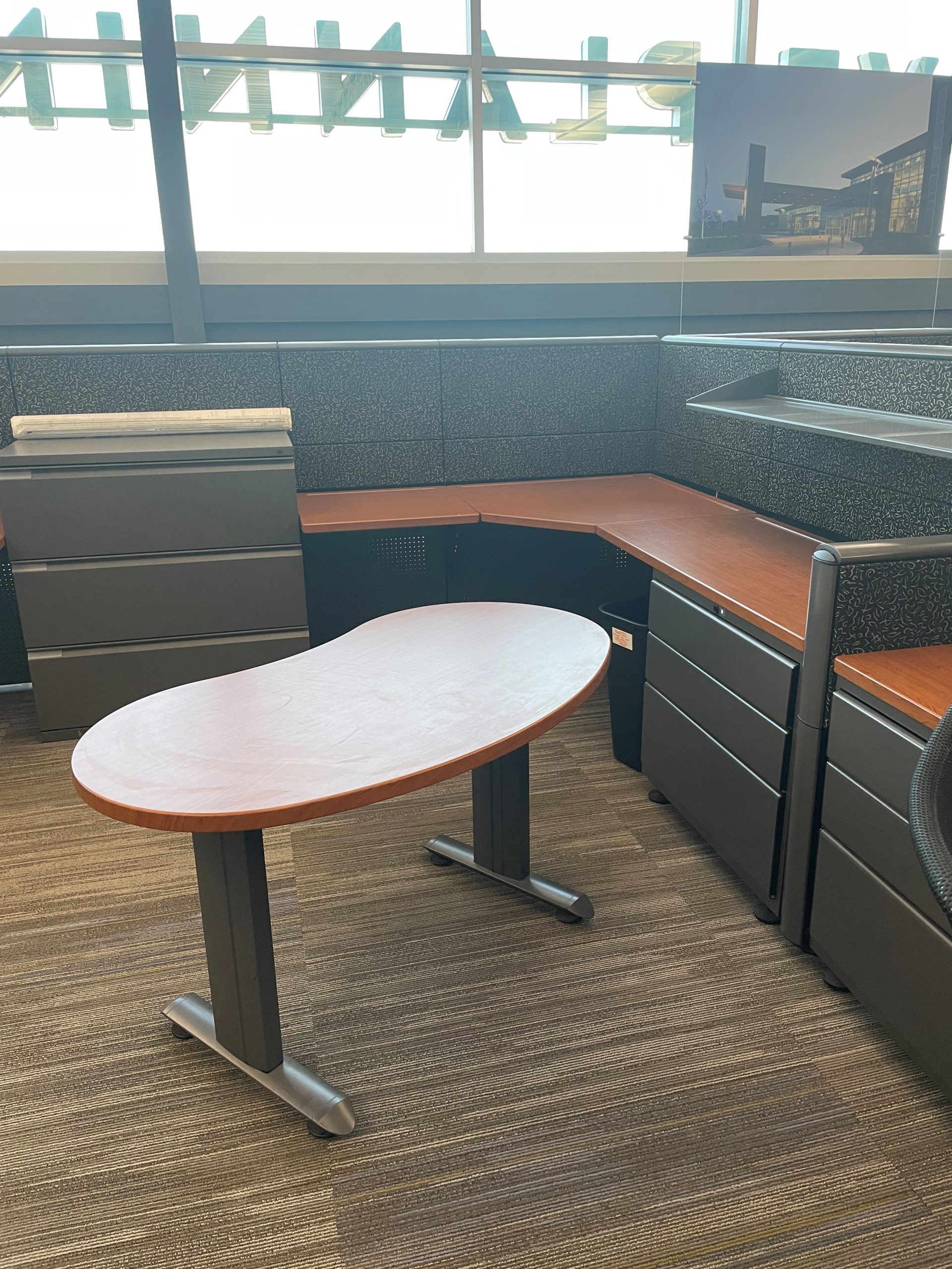 Cubicle with table