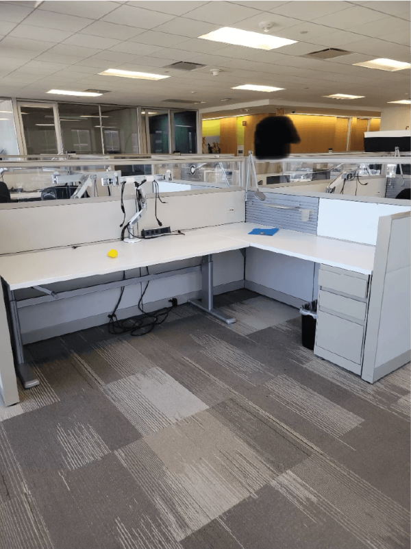 Office cubicle with low partition