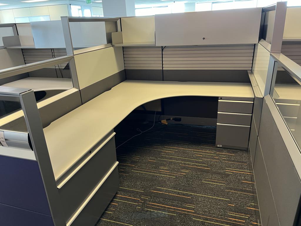 knoll-dividends-cubicles-with-overhead-storage