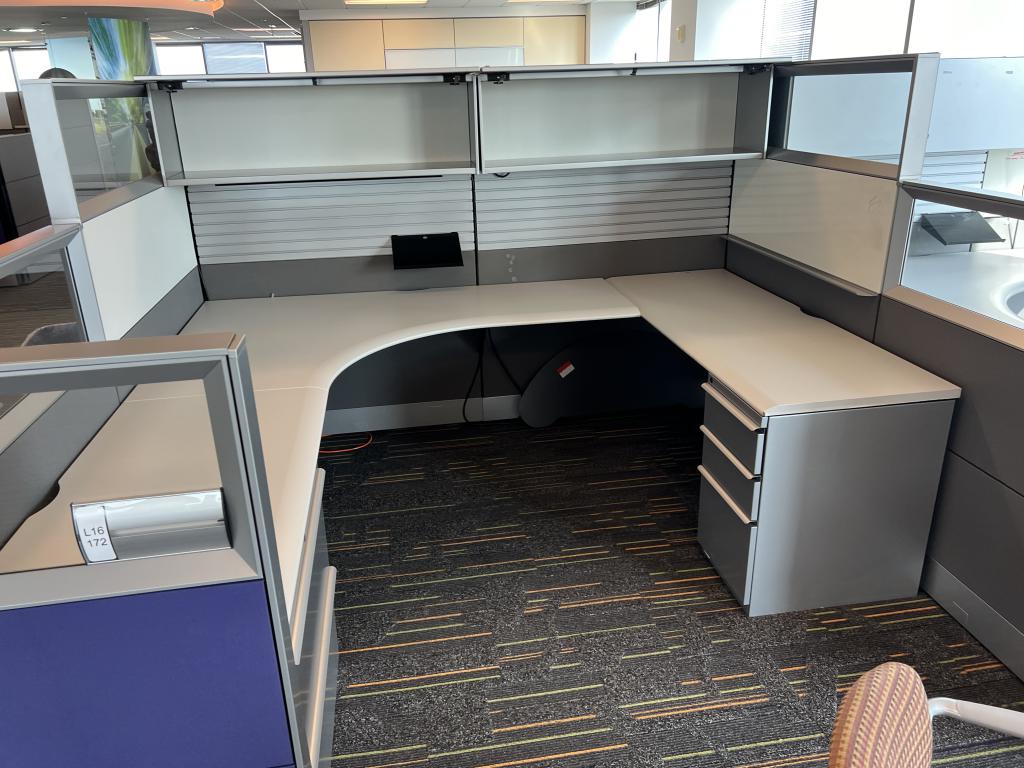 knoll-dividends-cubicles-with-overhead-storage