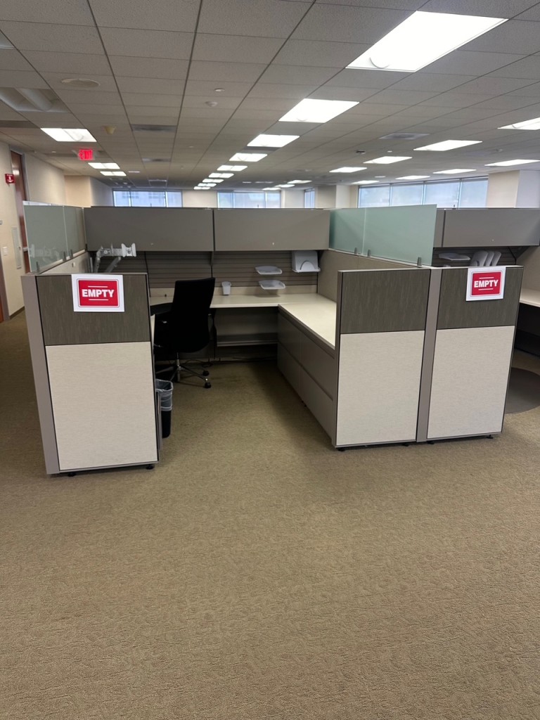 haworth-compose-cubicles-with-frameless-glass