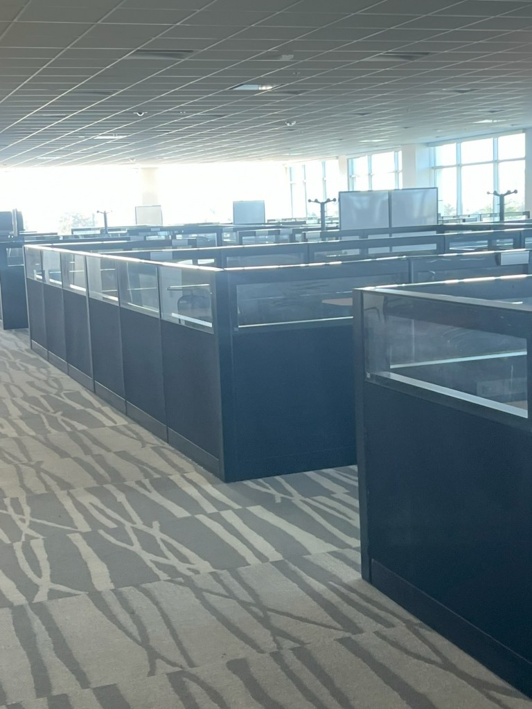 blacked-out-teknion-leverage-cubicles-6×6-or-6×4