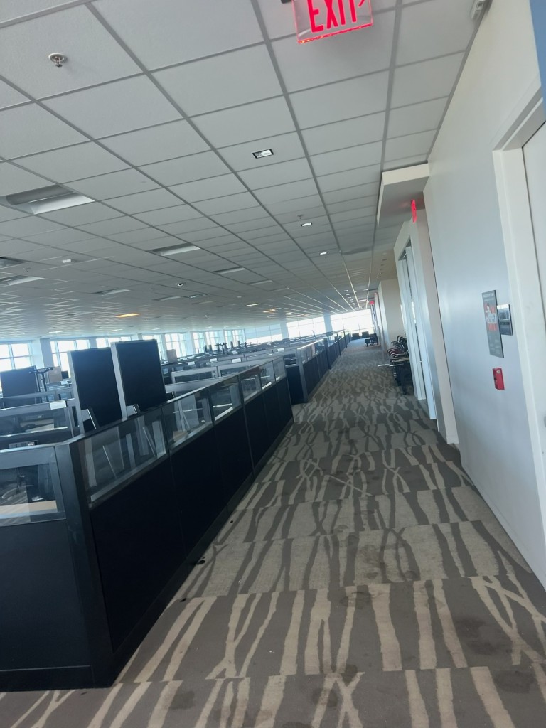 blacked-out-teknion-leverage-cubicles-6×6-or-6×4